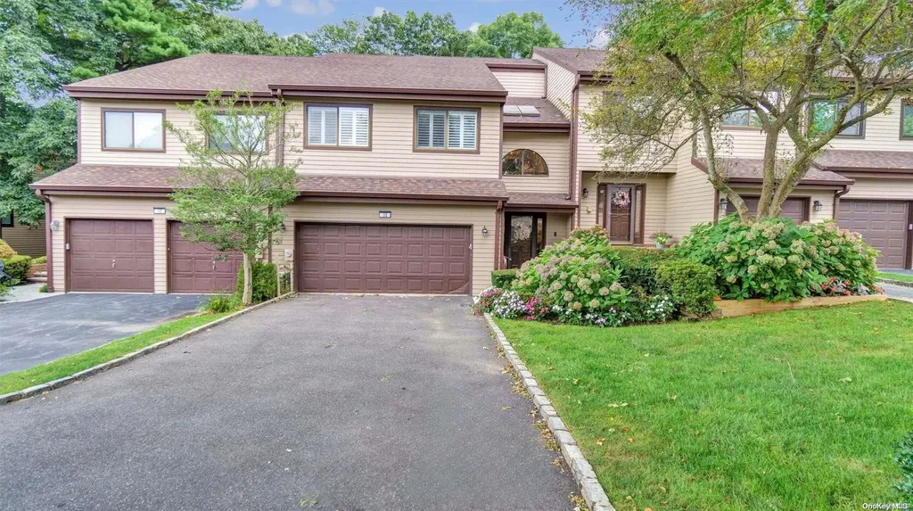 32 The Glen Glen Head NY 11545