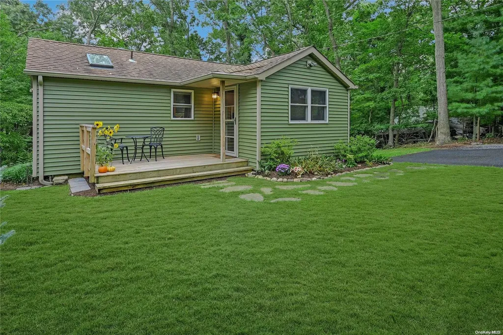 53 Noahs Path Rocky Point NY 11778