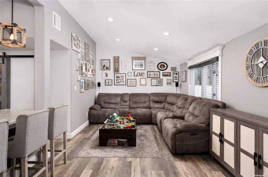 42 Knickerbocker Avenue Holbrook NY 11741