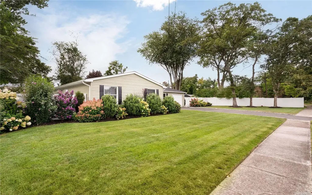 42 Knickerbocker Avenue Holbrook NY 11741