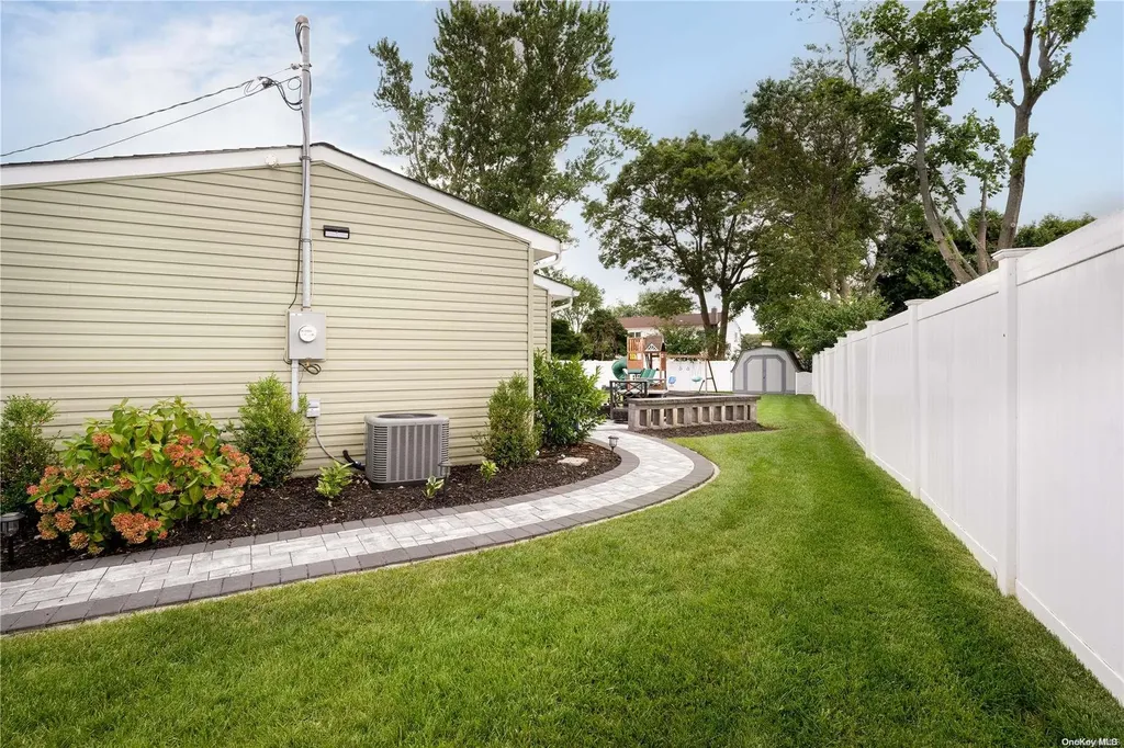 42 Knickerbocker Avenue Holbrook NY 11741