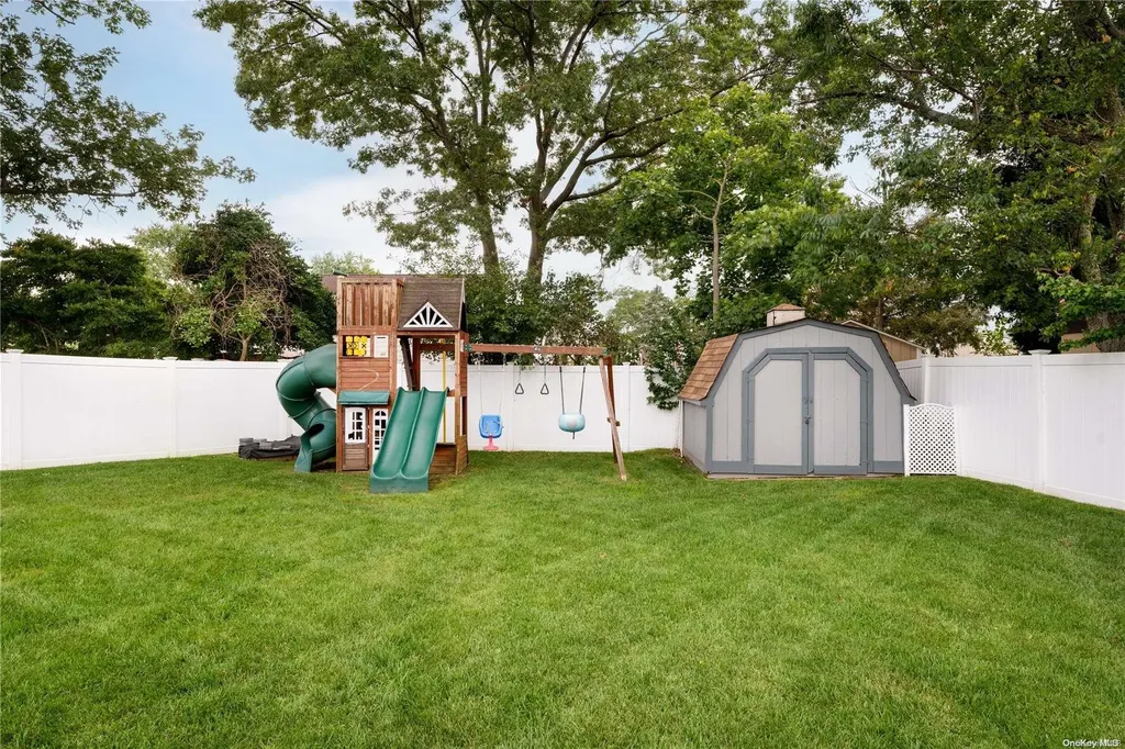 42 Knickerbocker Avenue Holbrook NY 11741
