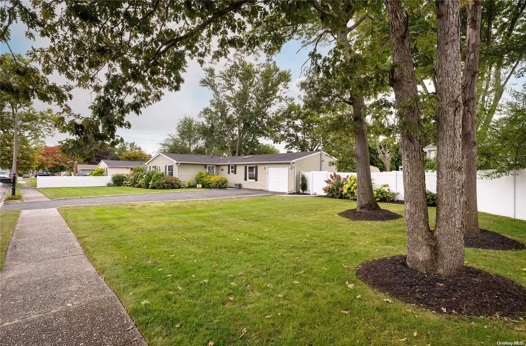 42 Knickerbocker Avenue Holbrook NY 11741