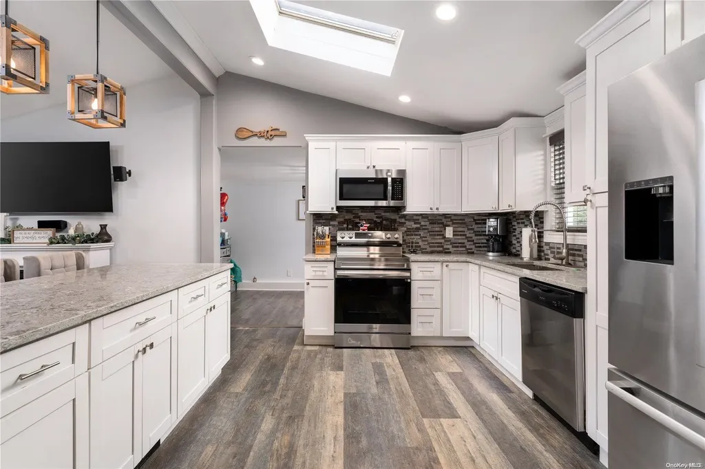 42 Knickerbocker Avenue Holbrook NY 11741