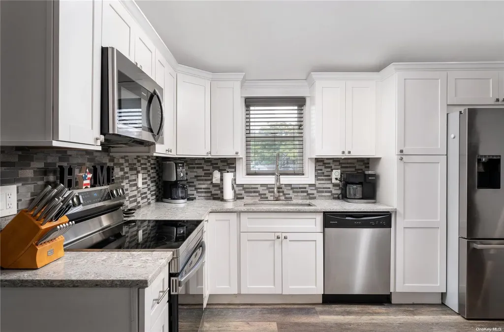 42 Knickerbocker Avenue Holbrook NY 11741