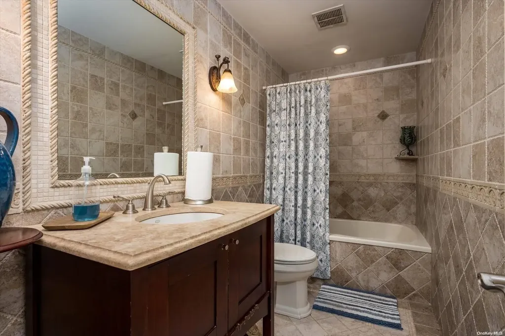 1089 Namdac Avenue Bay Shore NY 11706