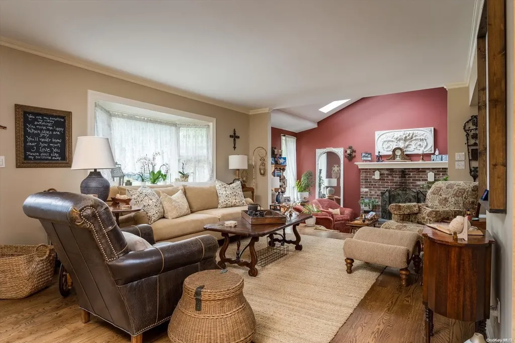 1089 Namdac Avenue Bay Shore NY 11706
