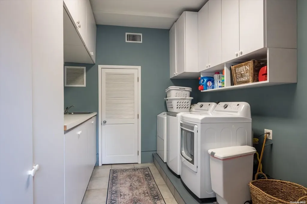 1089 Namdac Avenue Bay Shore NY 11706
