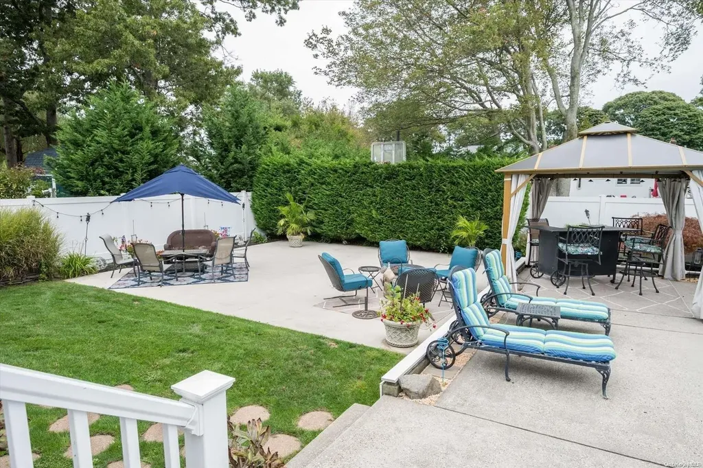 1089 Namdac Avenue Bay Shore NY 11706