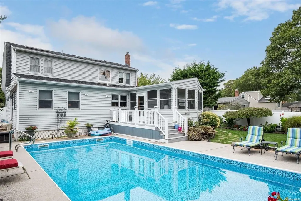 1089 Namdac Avenue Bay Shore NY 11706