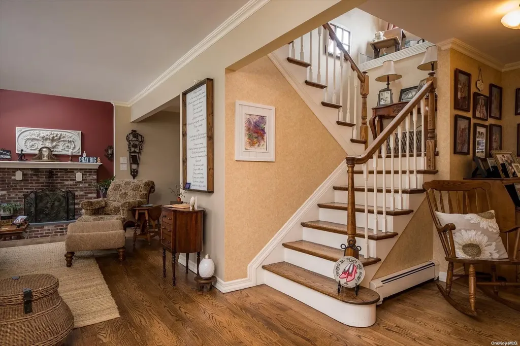 1089 Namdac Avenue Bay Shore NY 11706