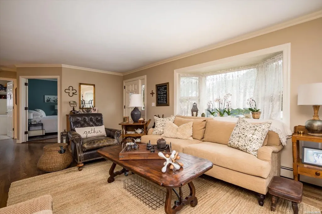 1089 Namdac Avenue Bay Shore NY 11706