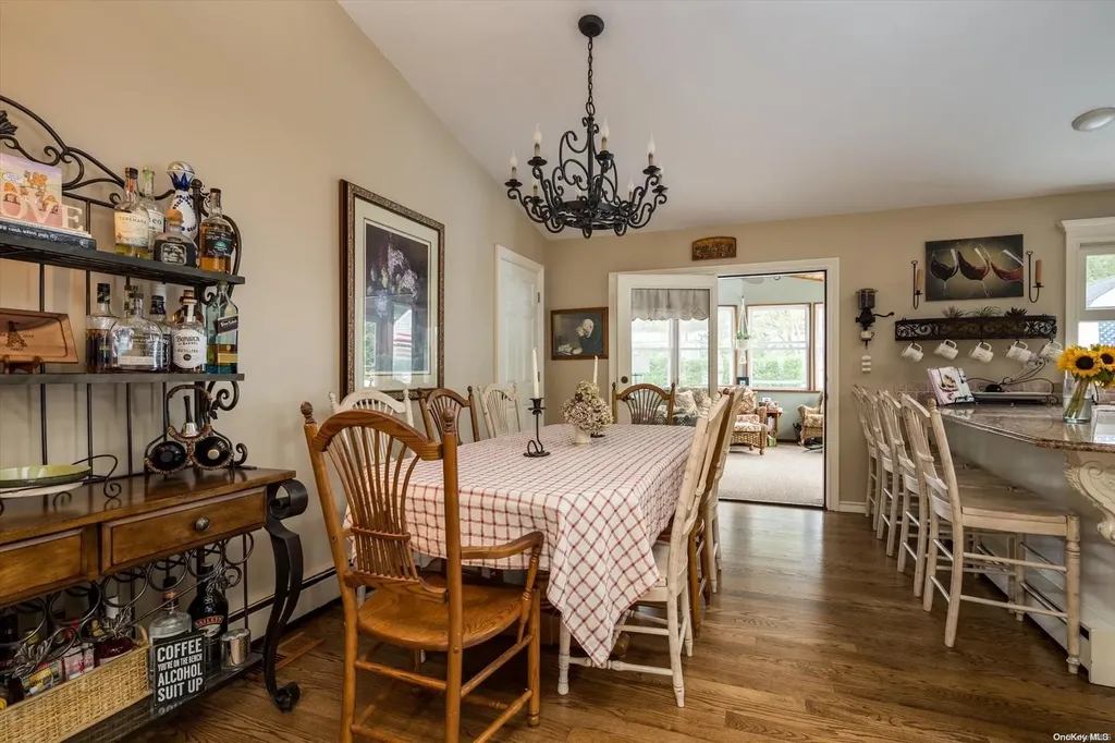 1089 Namdac Avenue Bay Shore NY 11706