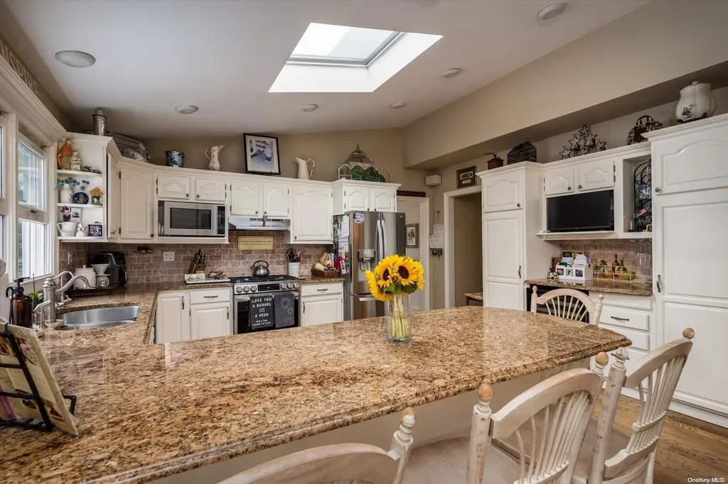 1089 Namdac Avenue Bay Shore NY 11706
