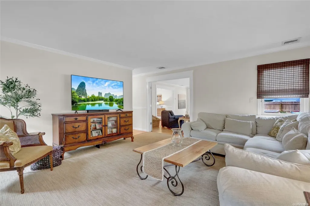 10 Duck Lane West Islip NY 11795