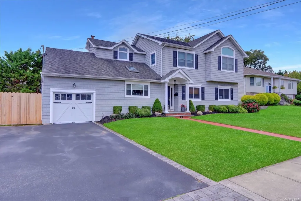 10 Duck Lane West Islip NY 11795