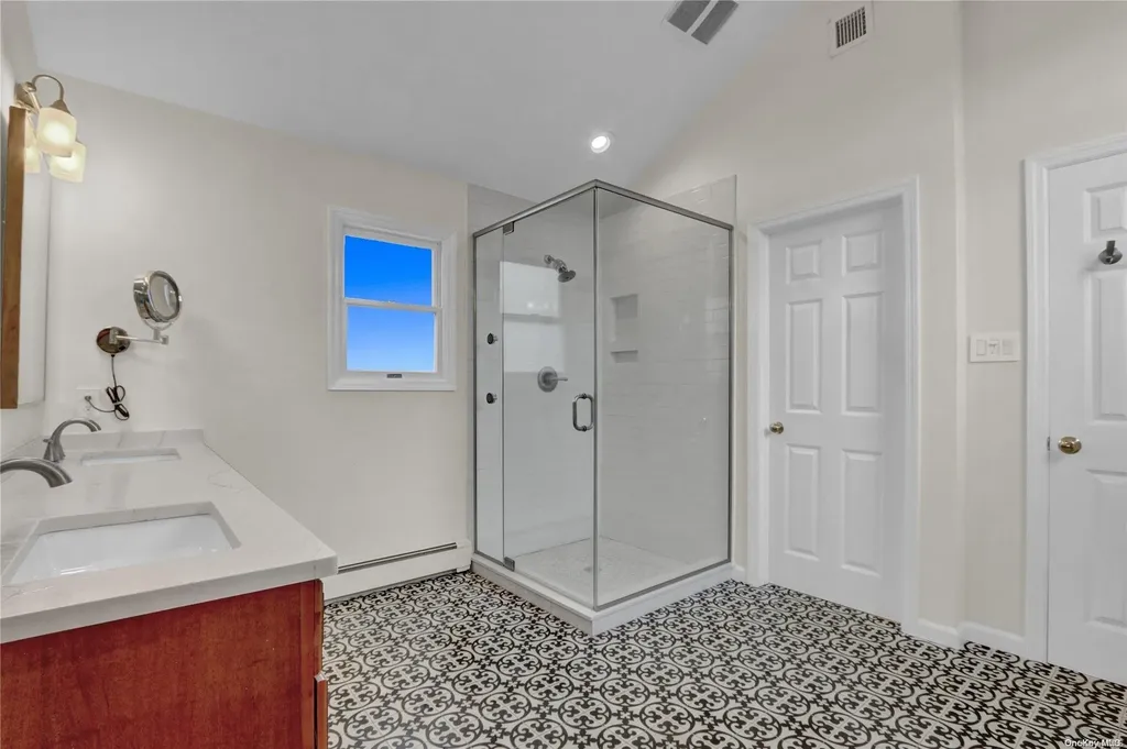 10 Duck Lane West Islip NY 11795