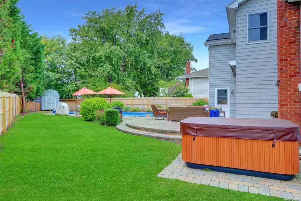 10 Duck Lane West Islip NY 11795
