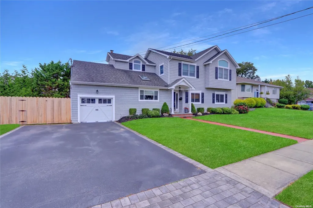 10 Duck Lane West Islip NY 11795