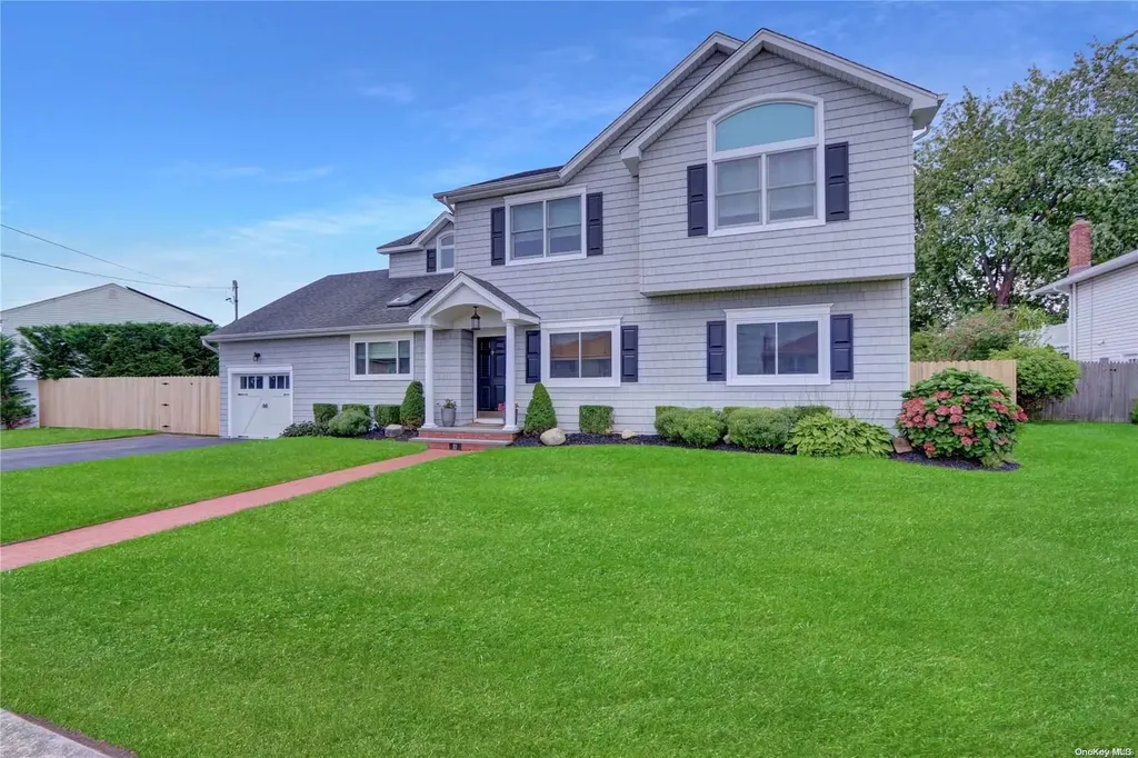 10 Duck Lane West Islip NY 11795