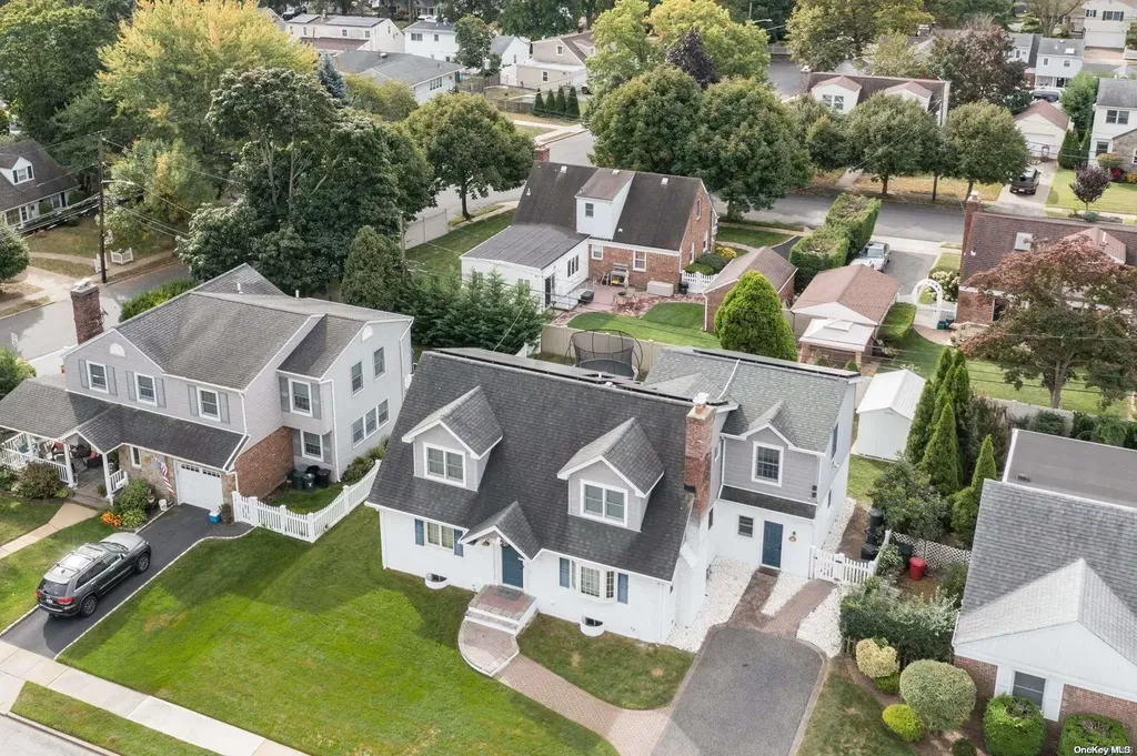 9 Salem Road Merrick NY 11566