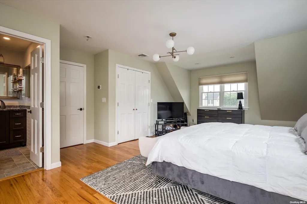 9 Salem Road Merrick NY 11566