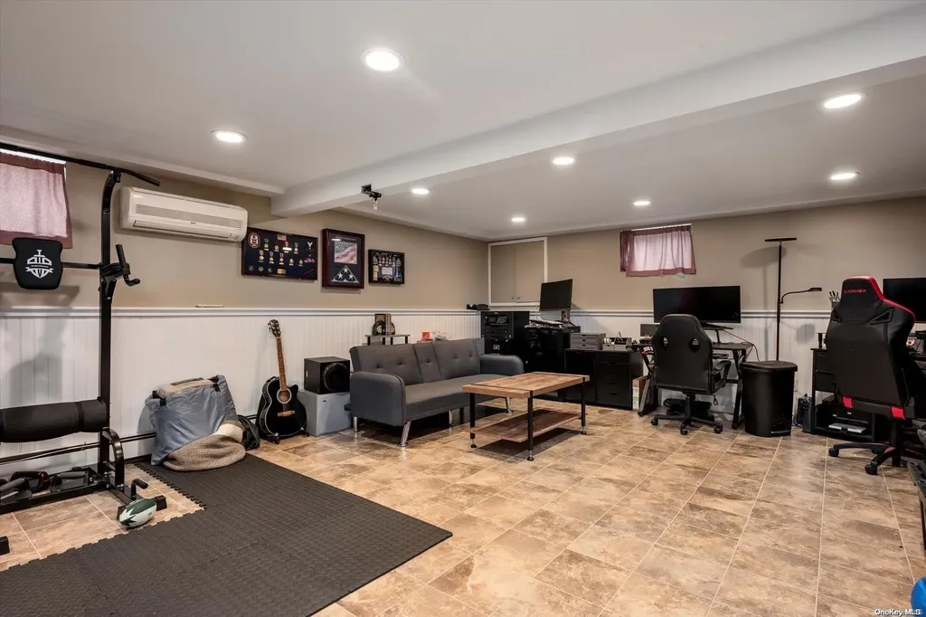 9 Salem Road Merrick NY 11566