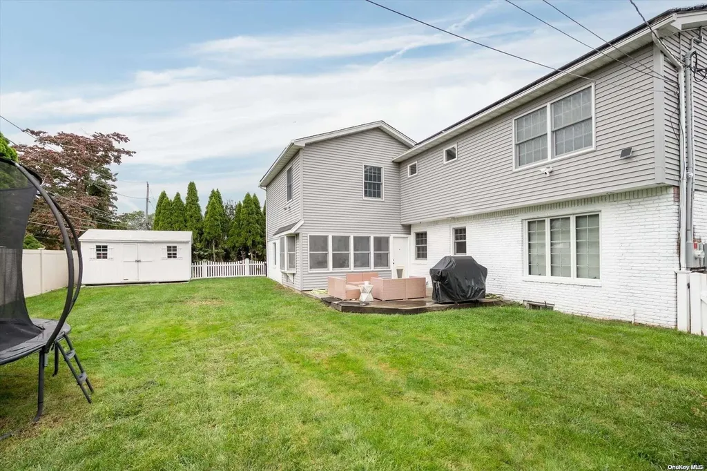 9 Salem Road Merrick NY 11566