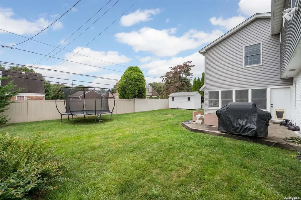 9 Salem Road Merrick NY 11566