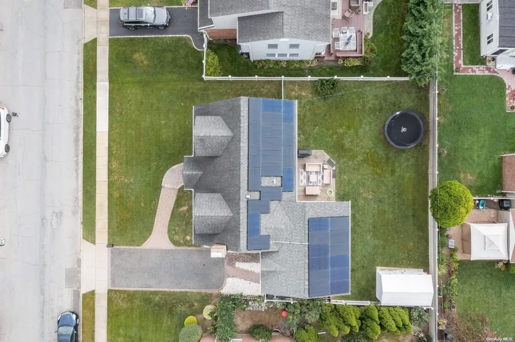 9 Salem Road Merrick NY 11566