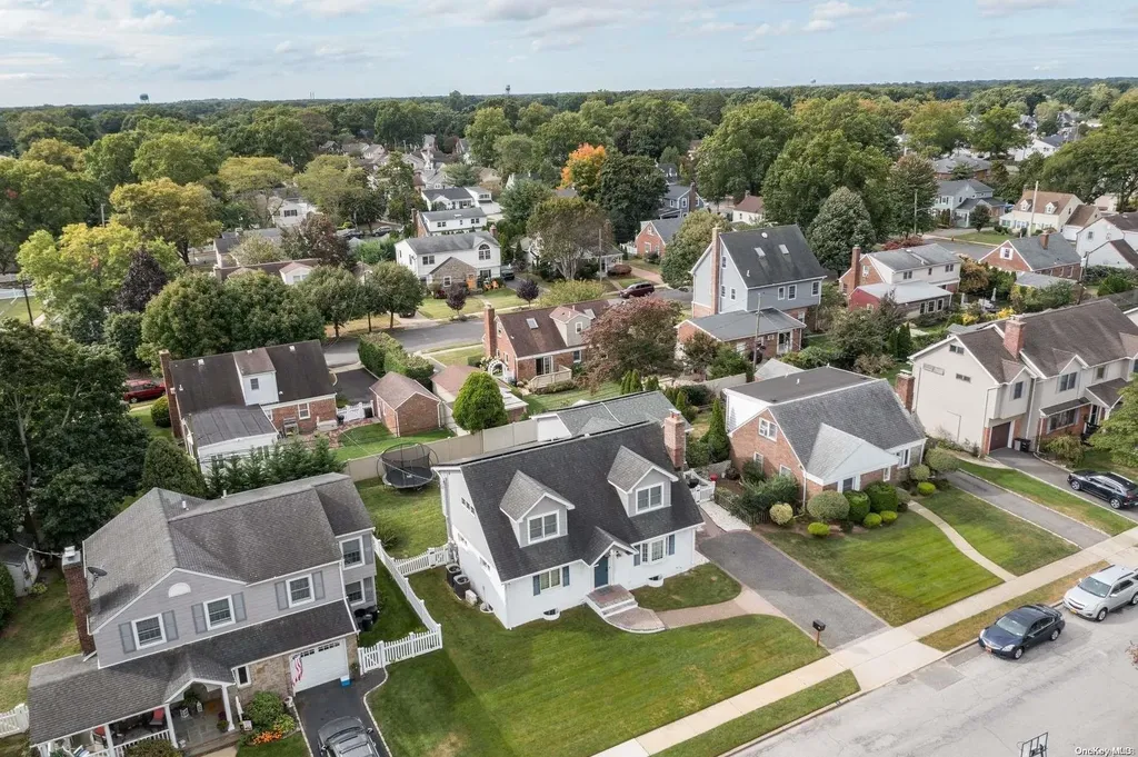 9 Salem Road Merrick NY 11566