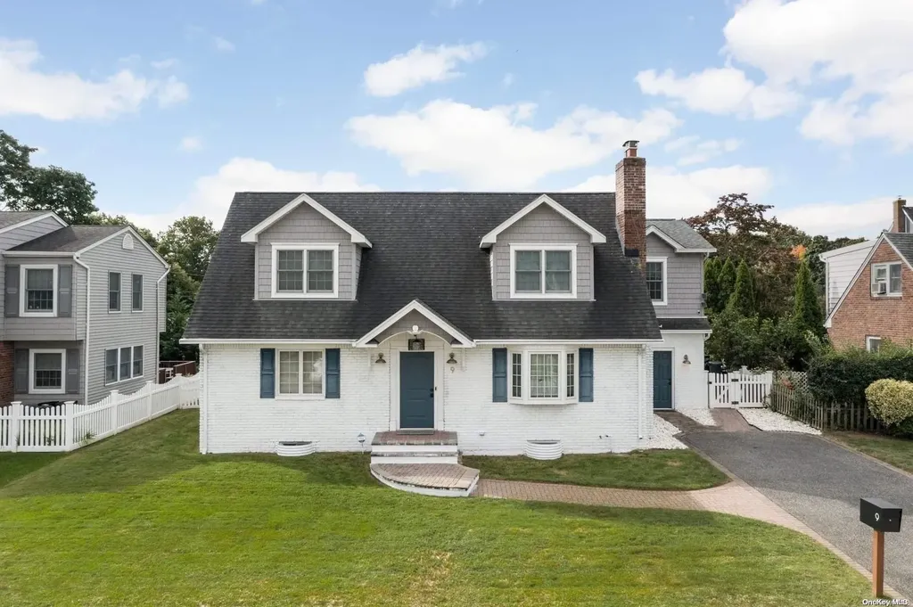 9 Salem Road Merrick NY 11566