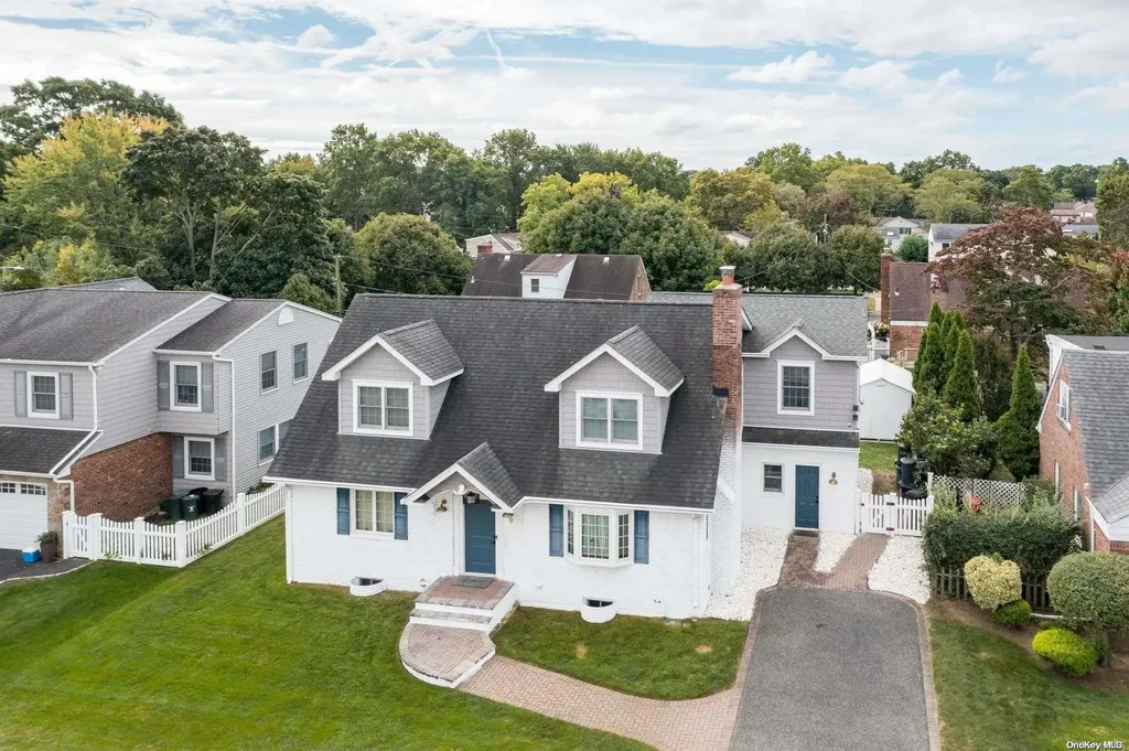 9 Salem Road Merrick NY 11566