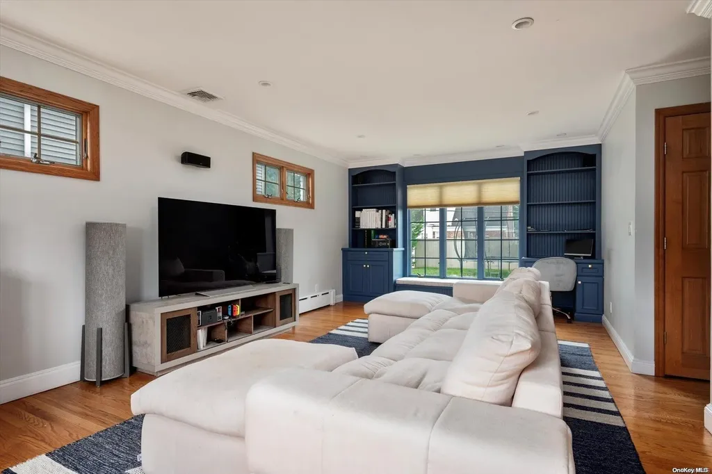 9 Salem Road Merrick NY 11566