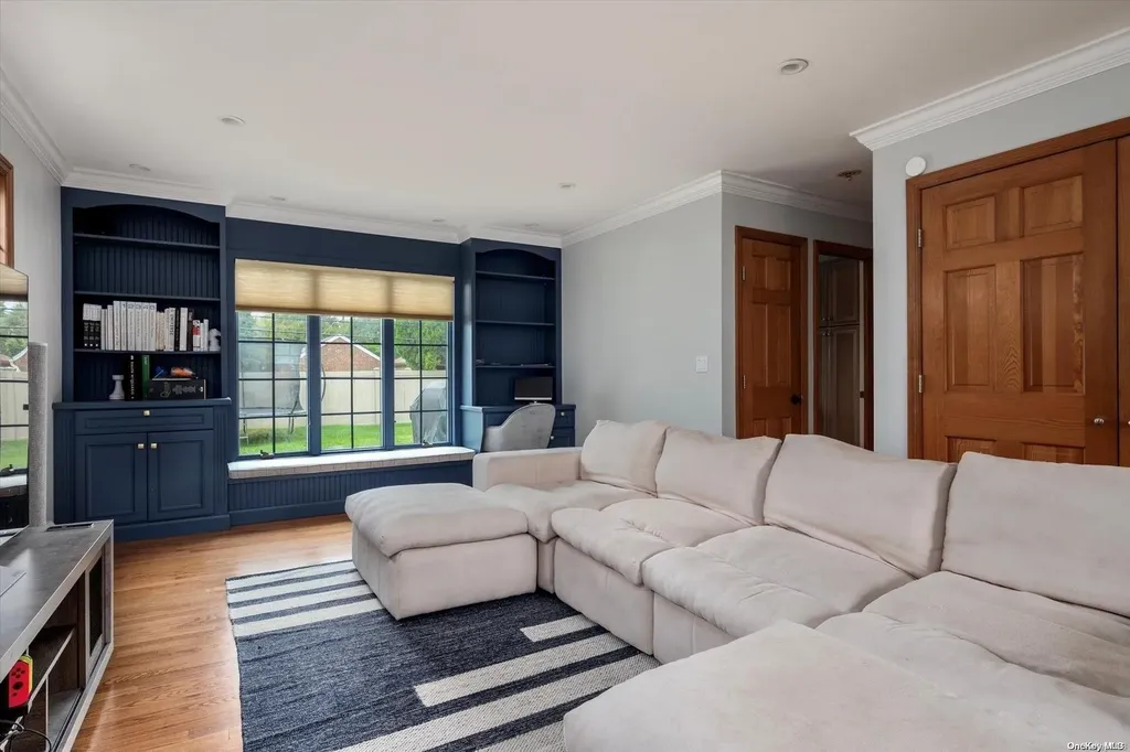 9 Salem Road Merrick NY 11566