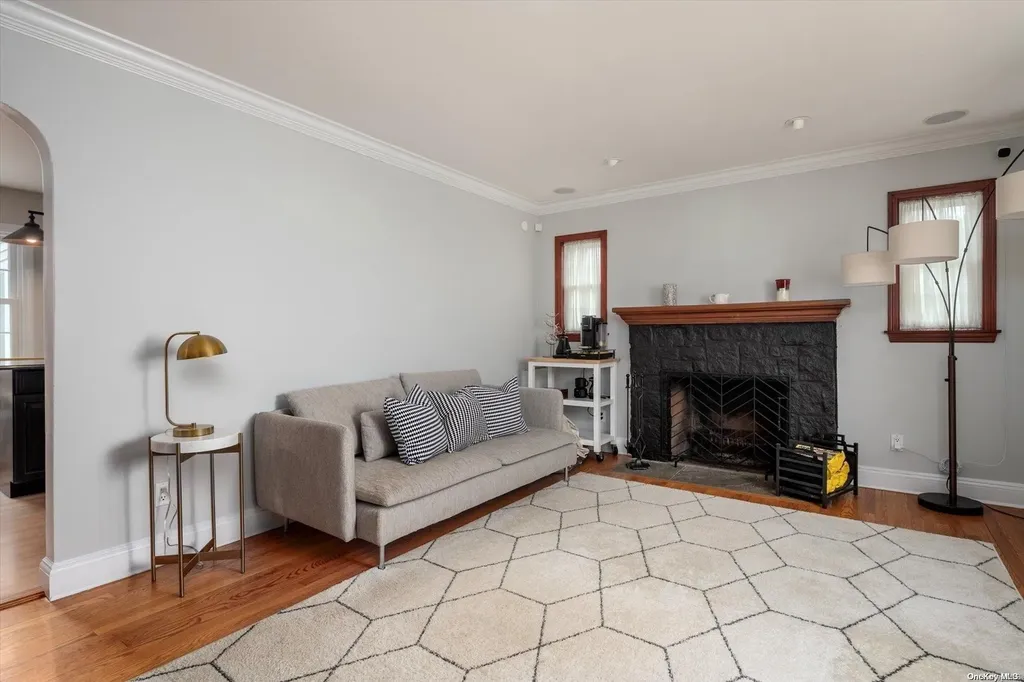 9 Salem Road Merrick NY 11566