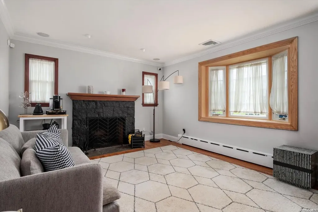 9 Salem Road Merrick NY 11566