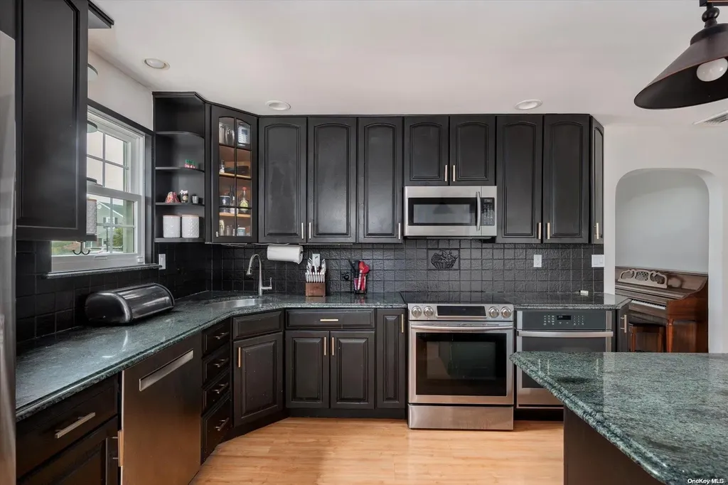 9 Salem Road Merrick NY 11566