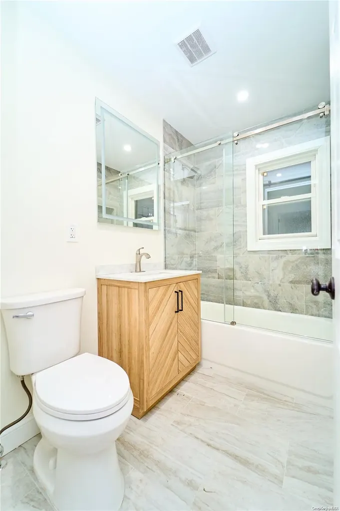 15 Greenway New Hyde Park NY 11040