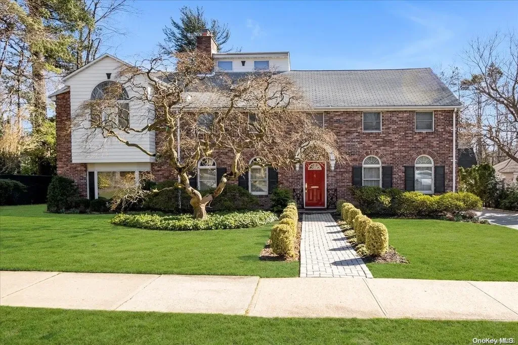 4 North Drive Great Neck NY 11021