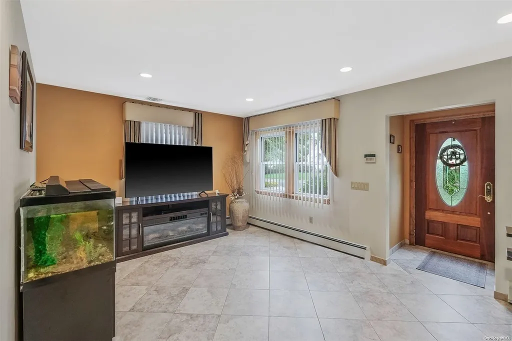 15 Dorcas Avenue Syosset NY 11791