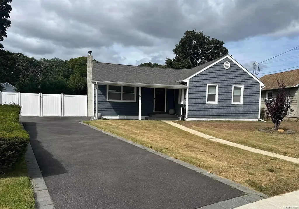 68 Nehring Avenue Babylon NY 11702