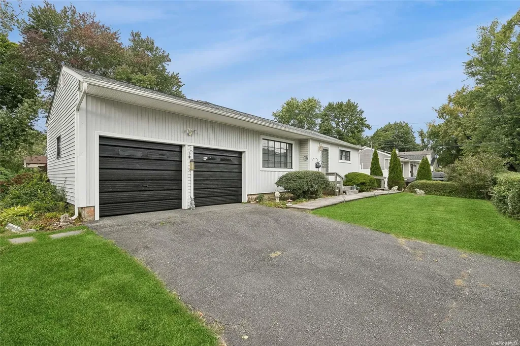 1654 Elsie Lane Bay Shore NY 11706