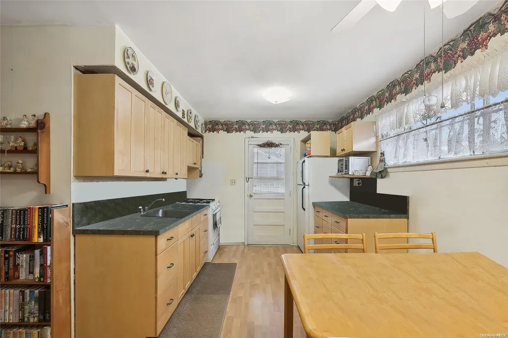 1654 Elsie Lane Bay Shore NY 11706