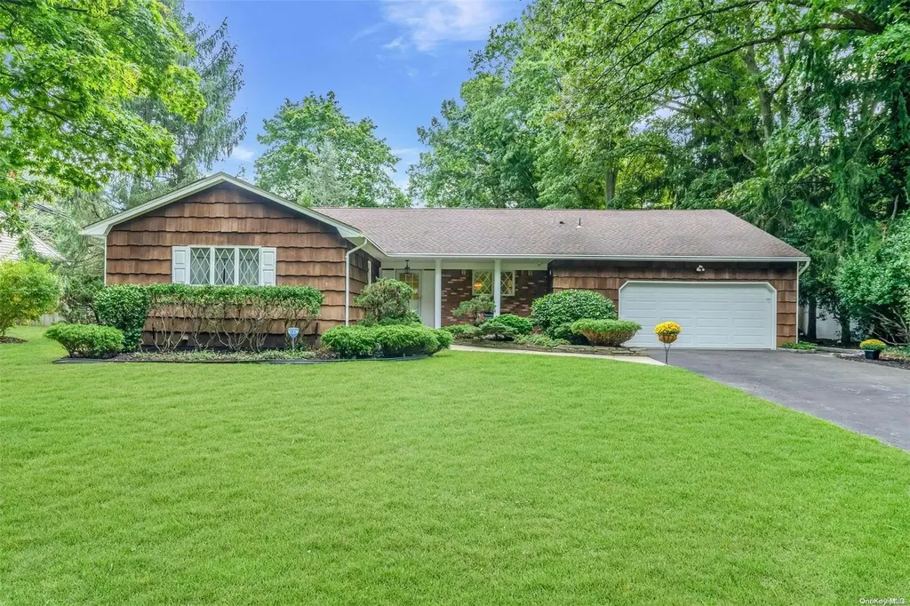 54 River Heights Drive Smithtown NY 11787