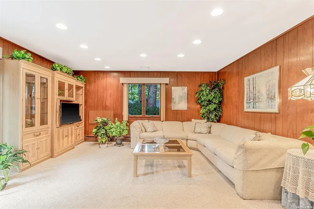 54 River Heights Drive Smithtown NY 11787
