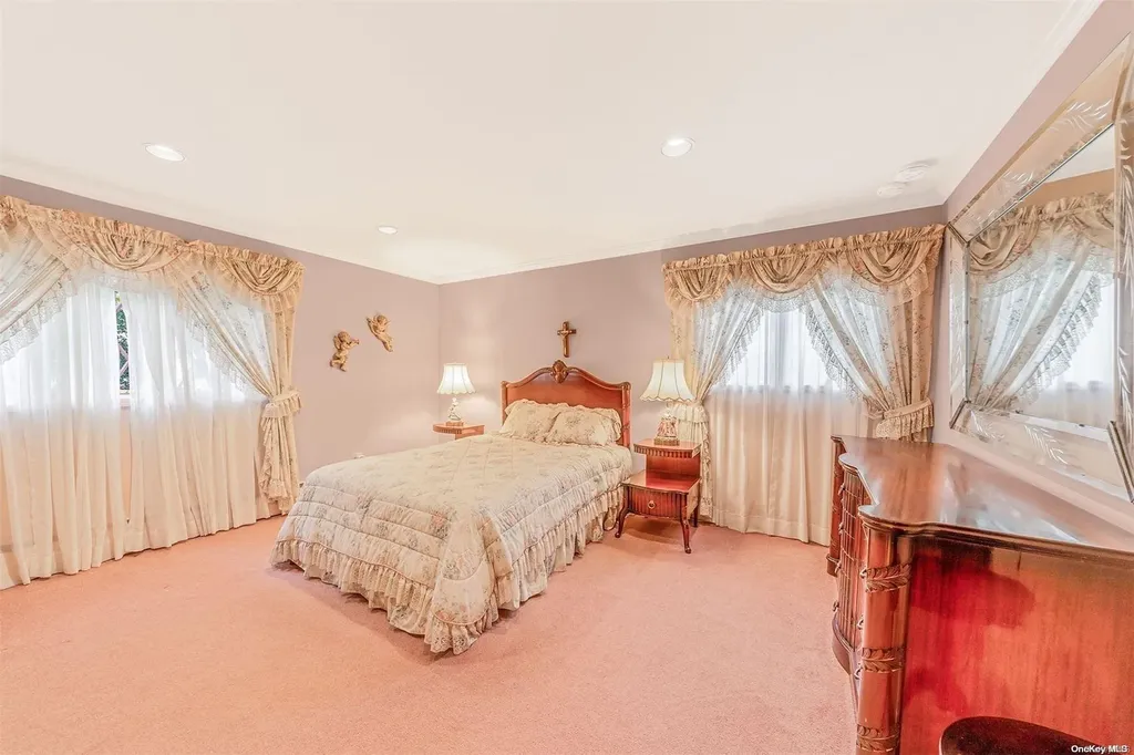 54 River Heights Drive Smithtown NY 11787