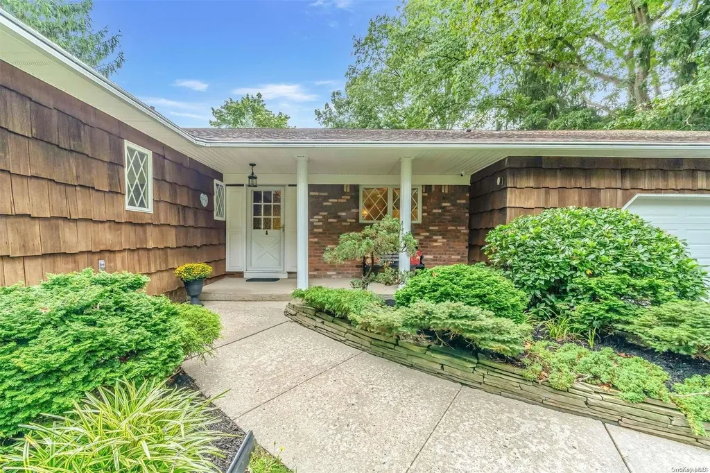 54 River Heights Drive Smithtown NY 11787