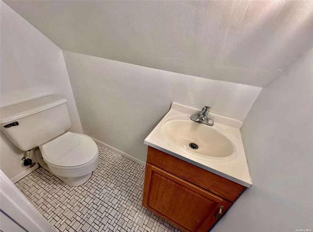 5 White Street Valley Stream NY 11580