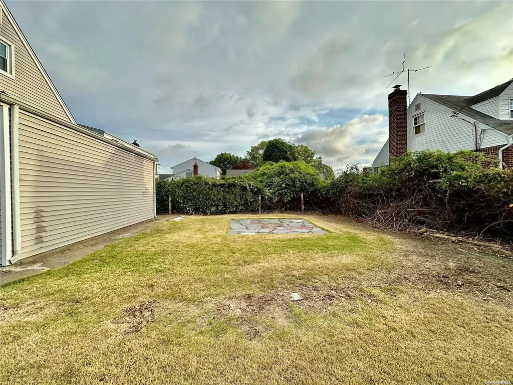 5 White Street Valley Stream NY 11580